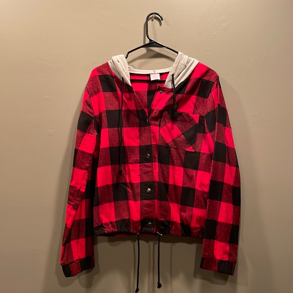 💋Hooded Flannel💋 in buffalo plaid with front pocket & drawstring bottom.